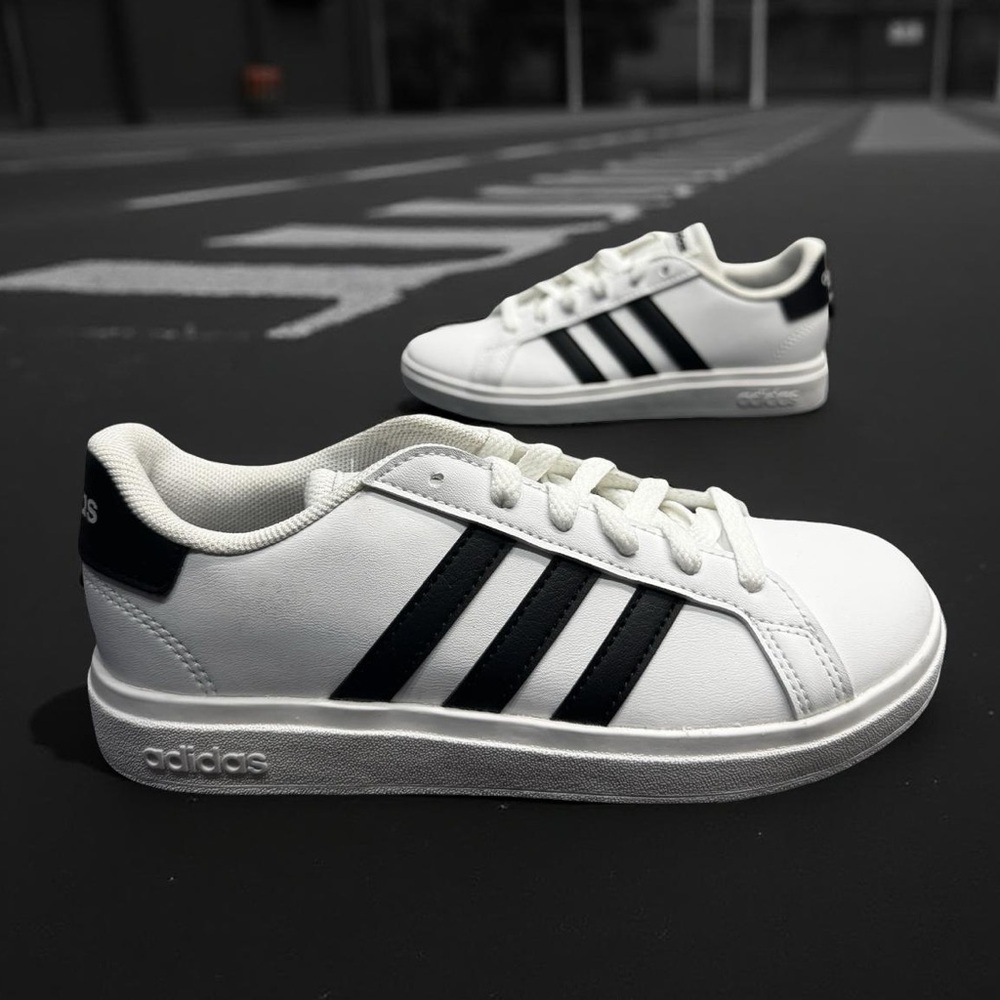 Adidas Grand Court 2.0 K White Black Kids Size 2 BNWT Classic Unisex Sneakers
